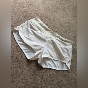 LULULEMON - Size 6 - white & polka dot shorts